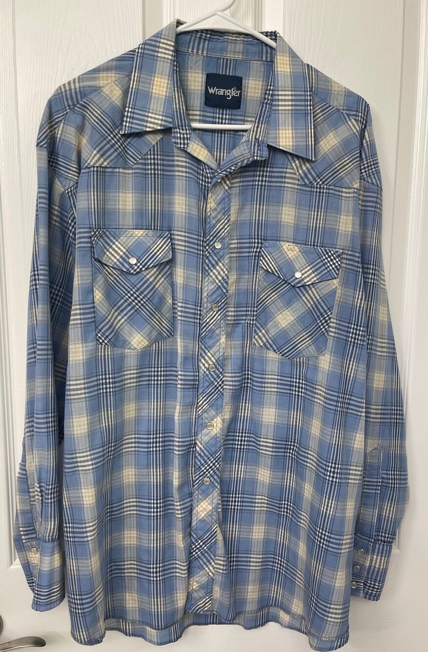 Wrangler Men's button down blue western no size pit 26 inches large